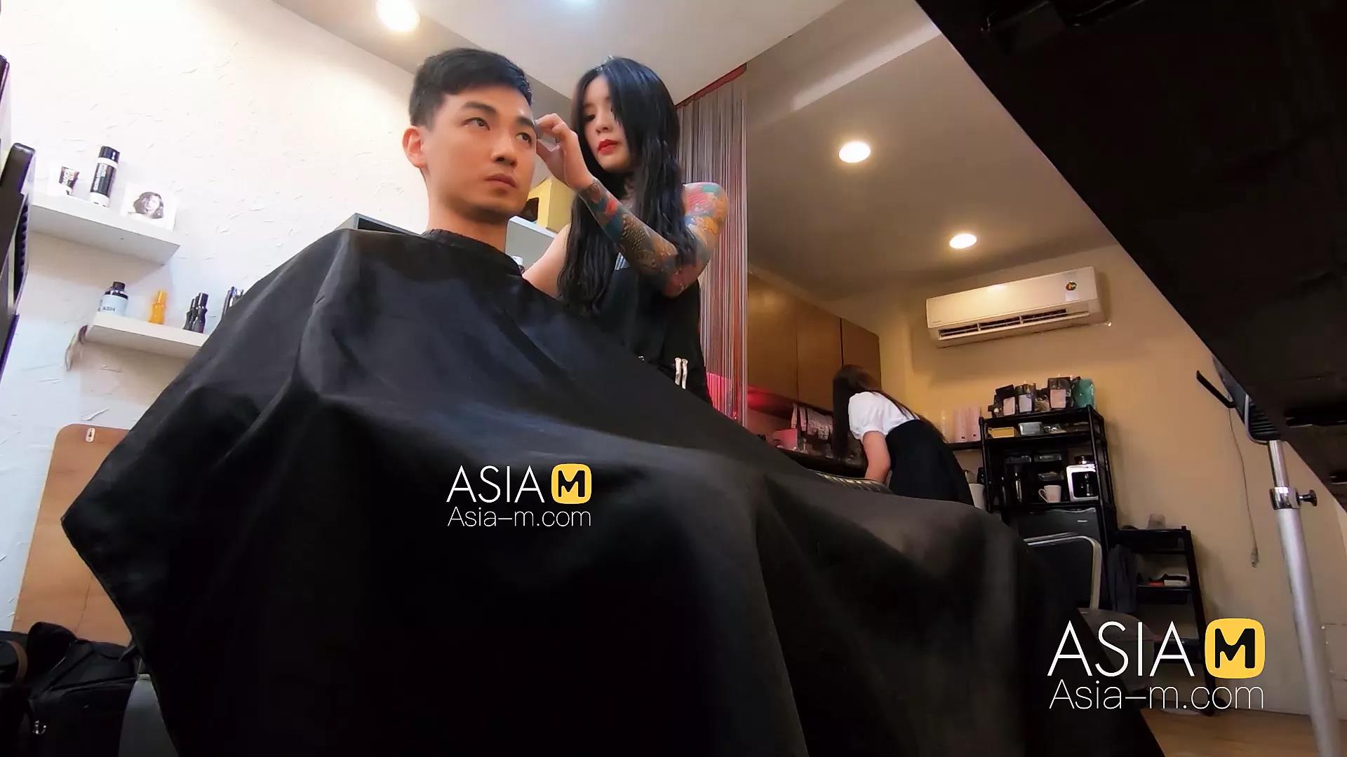 modelmedia-asia-barber-shop-bold-sex-ai